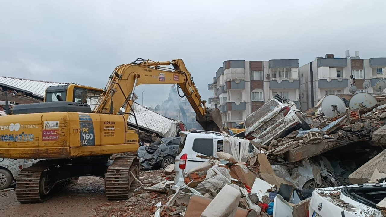 Depremin Vurduğu İslahiye'de, 950 Araç Hurdaya Döndü