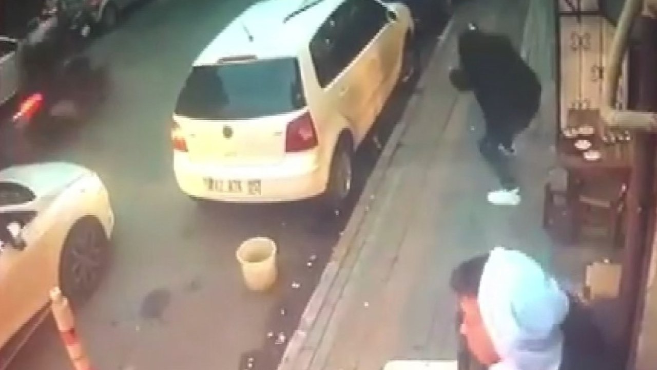 Silahlı Saldırıya Uğradılar Çaylarını Yudumlamaya Devam Ettiler