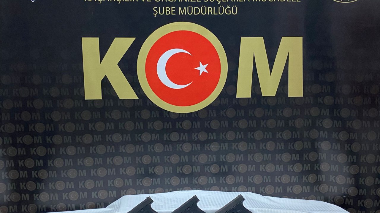 Edirne’de Otomobilde 3 Suikast Silahı Ele Geçirildi; Sürücü Tutuklandı