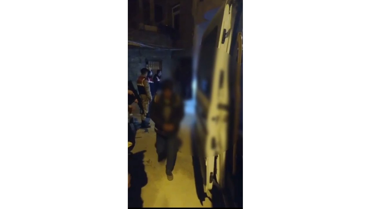 Van'da 'şok Ev' Baskınında 66 Kaçak Göçmen Yakalandı