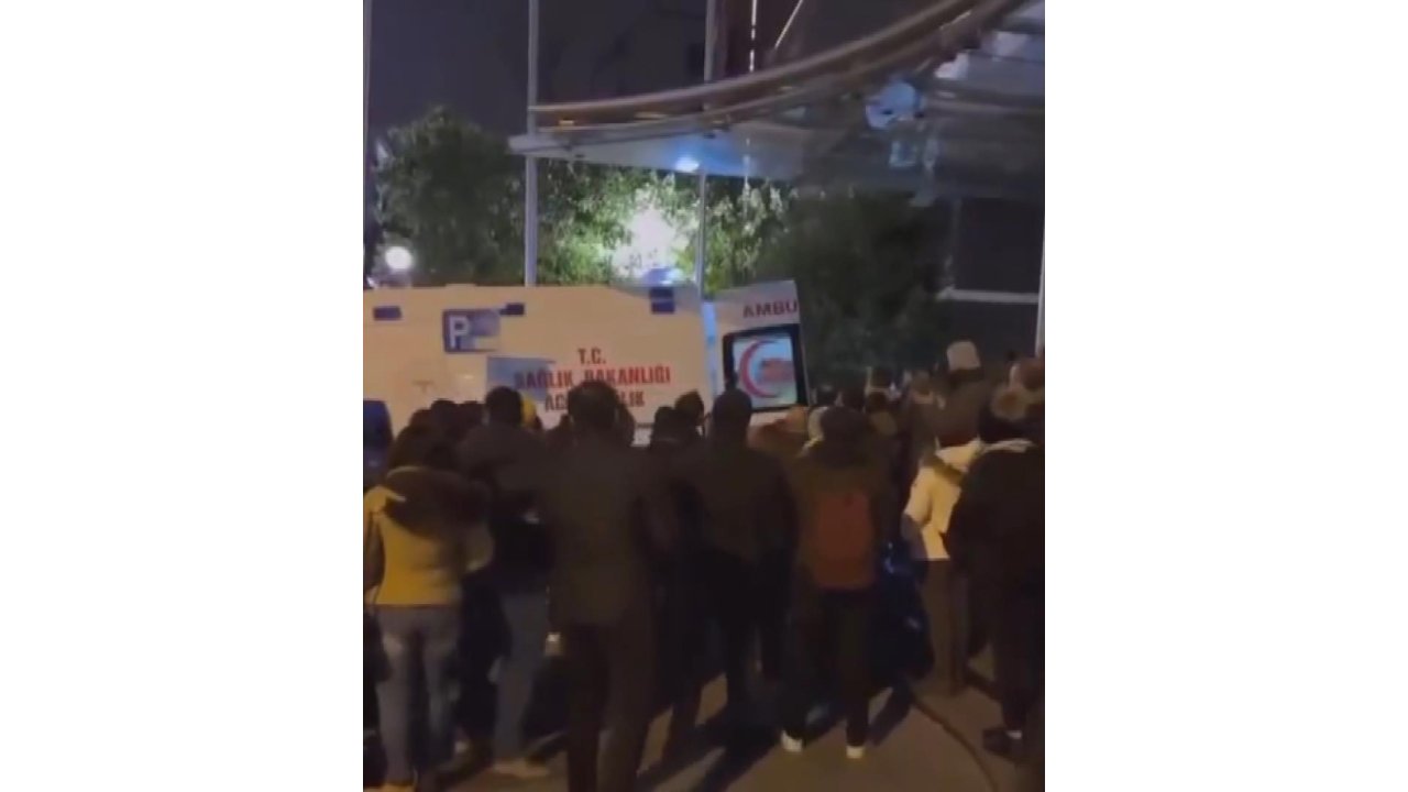 Usta Oyuncu Haluk Bilginer, Sahnede Fenalaşarak Hastaneye Kaldırıldı