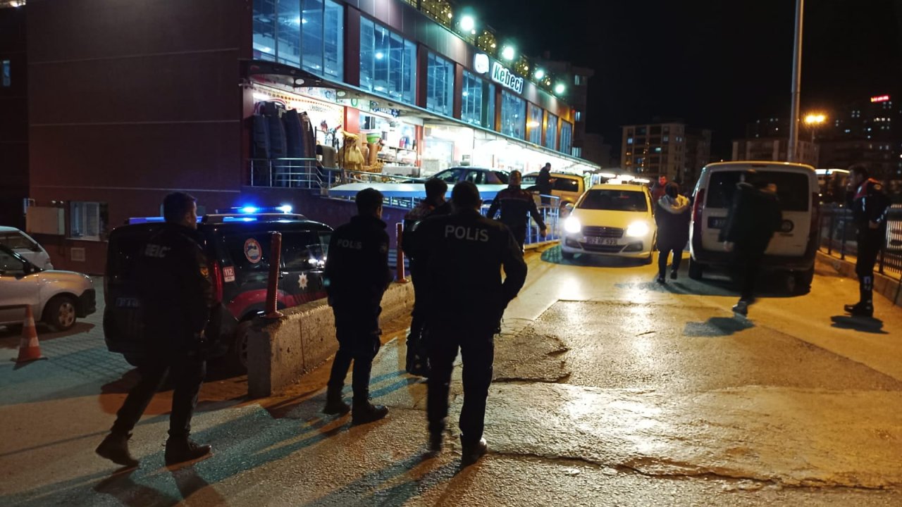 Kastamonu'da Avm'nin Kafeteryasında Tartıştığı Kişiyi Tabancayla Öldürdü