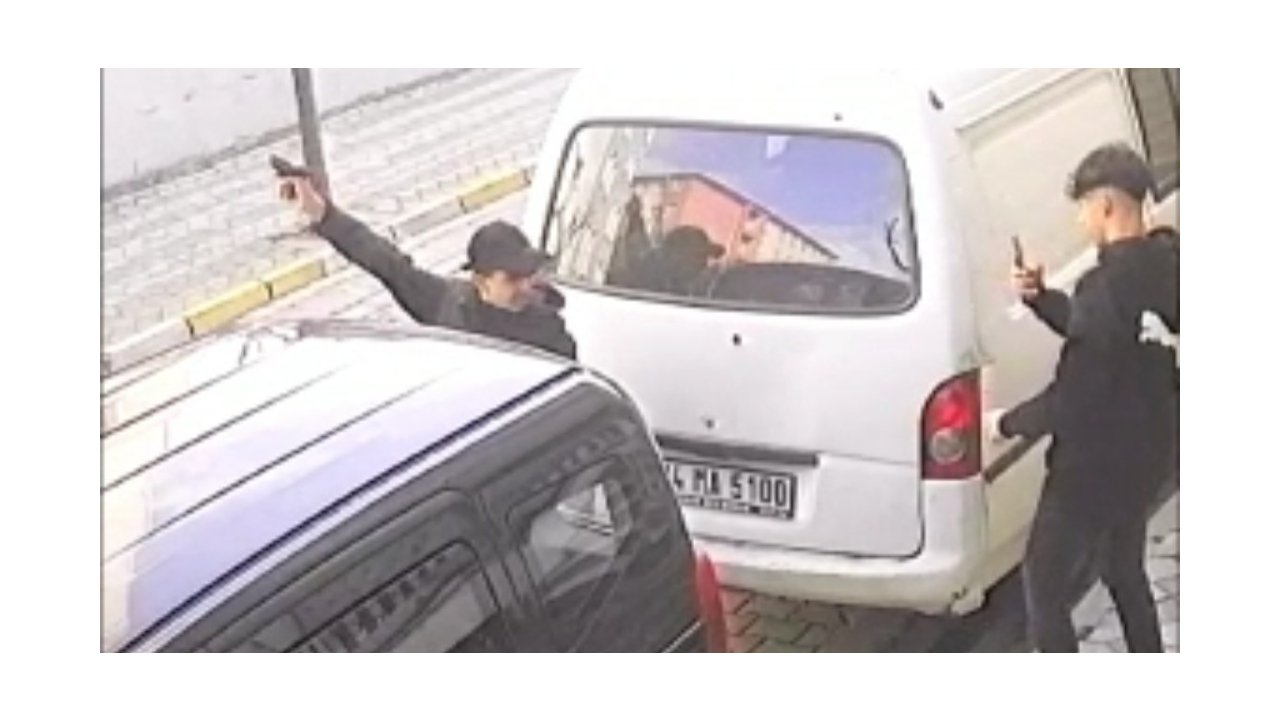 Sultangazi'de Kurusıkı Tabanca İle Tehlikeli Oyun Kamerada