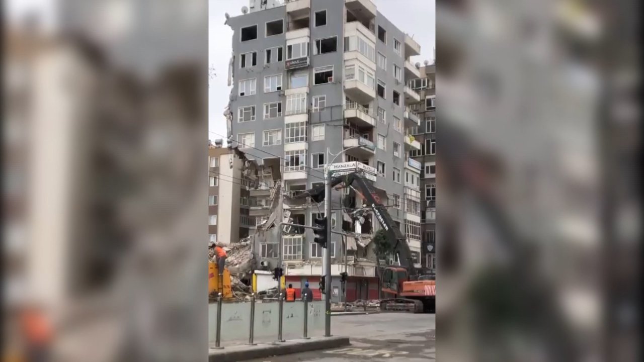 Şanlıurfa’da 40 Yıllık Hasarlı Bina, 15 Saniyede Yıkıldı