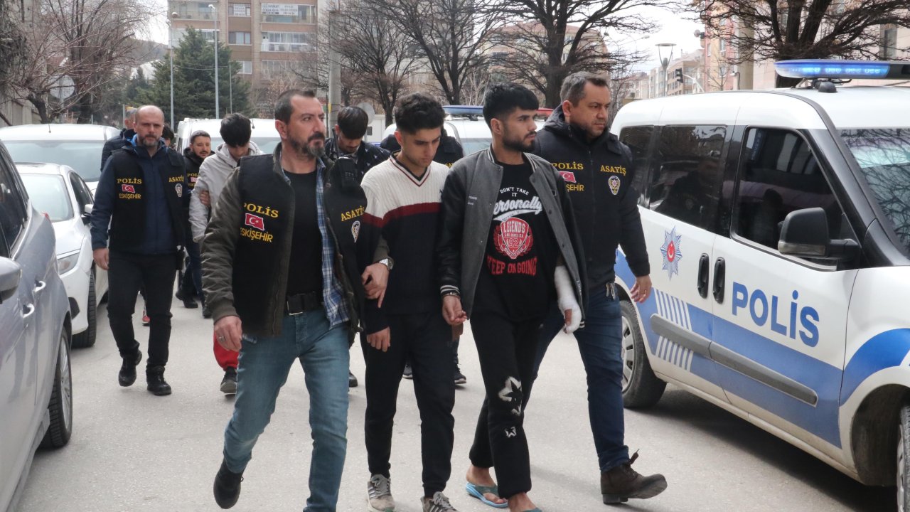 İranlı Reza, Evinde Bıçaklanarak Öldürüldü; 6 Afgan Gözaltına Alındı