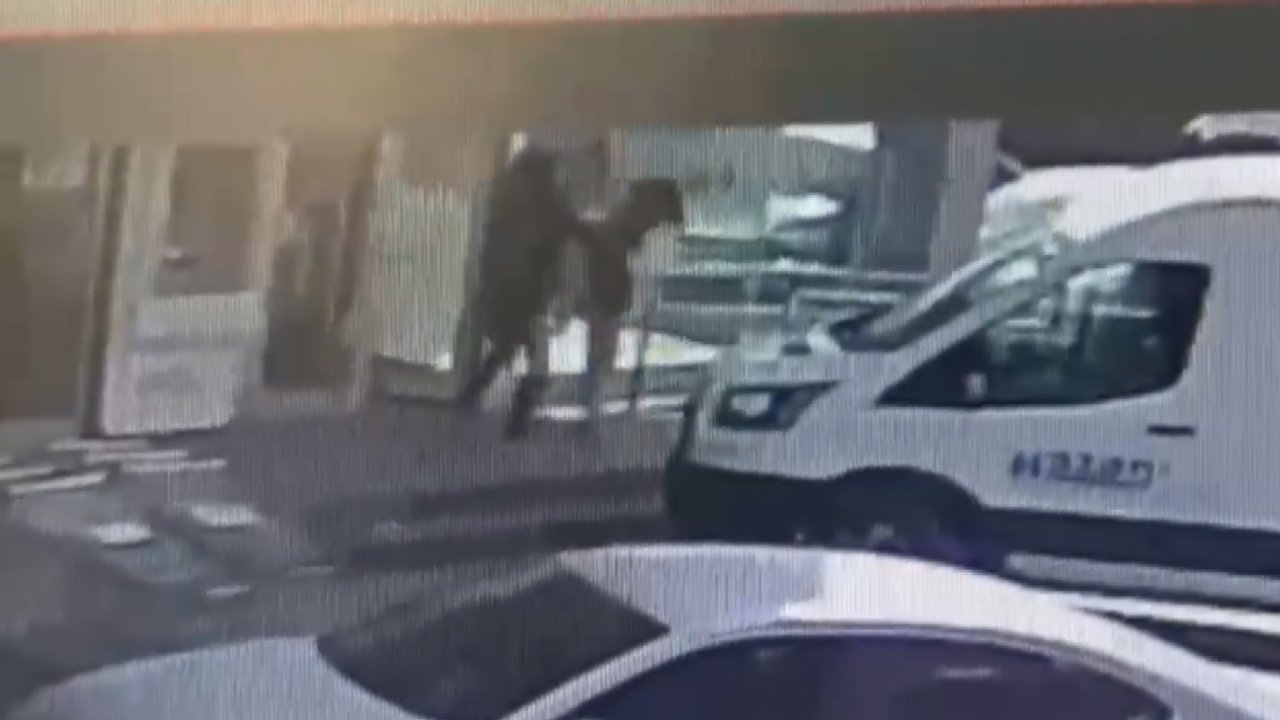 Kadınlar Günü’nde Kadın Müdür Yardımcısına Saldırı Kamerada