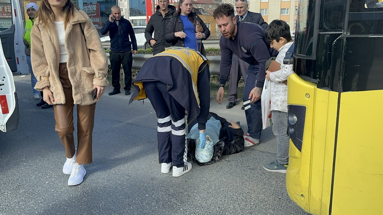 Şile Otoyolu'nda Duraktan Çıkan İett Otobüsüne Hafriyat Kamyonu Çarptı: 2 Yaralı