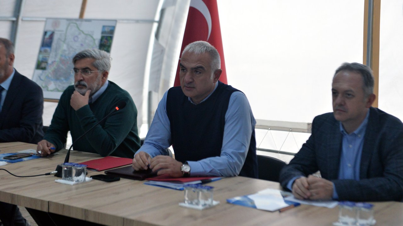 Bakan Ersoy: 42 Noktada Keşif Çalışmaları Başladı, 50'den Fazla Eser Kurtarıldı