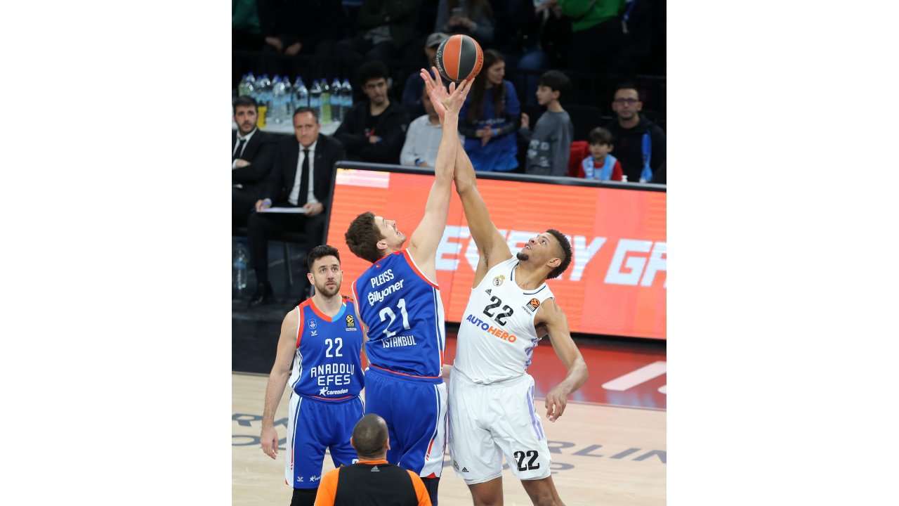 Anadolu Efes - Real Madrid: 90-89