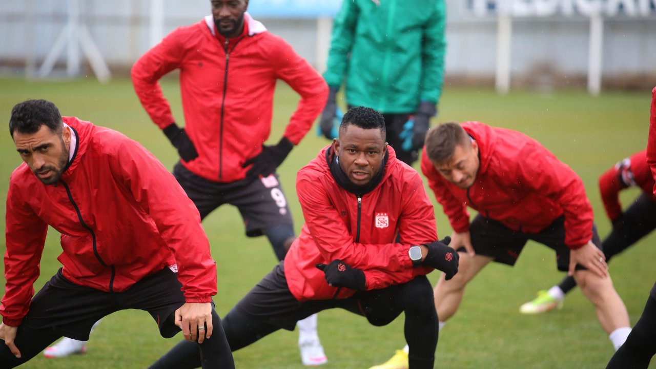 Sivasspor Ve Fiorentina Rövanş Maçının Hazırlıklarını Tamamladı