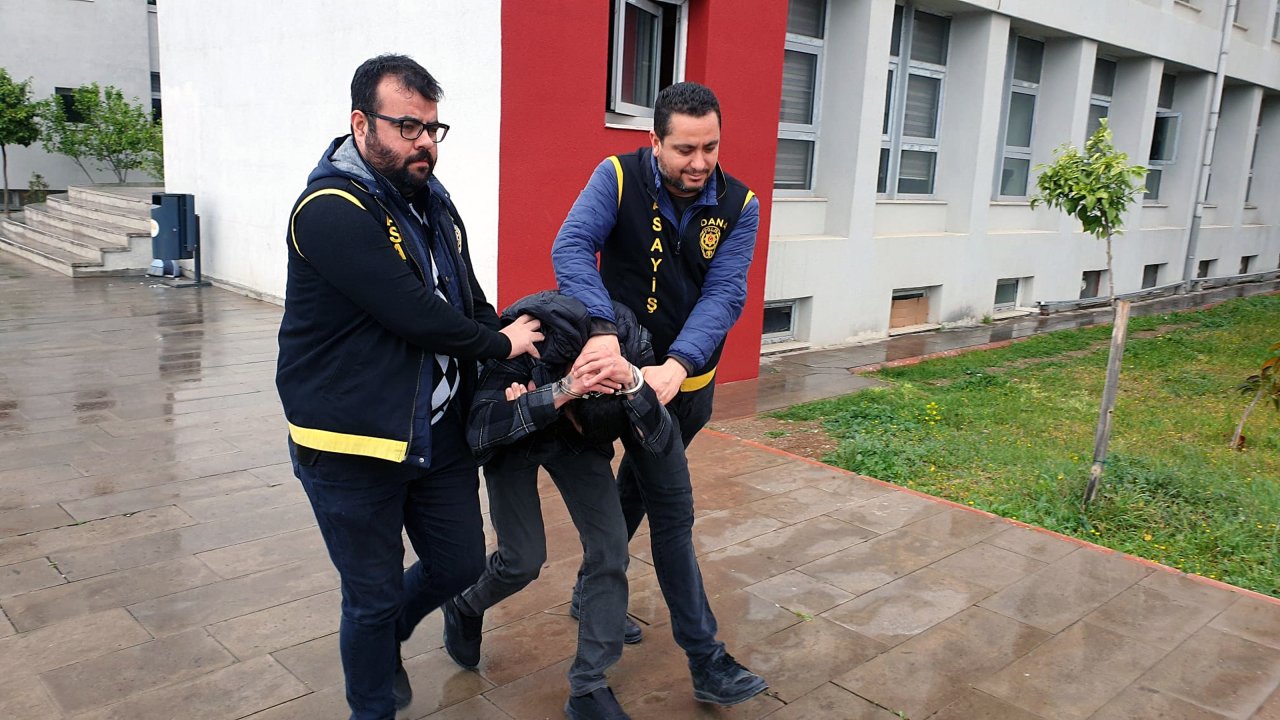 Minibüse Binmeye Çalışan Yolcuların Cep Telefonlarını Çalan Şüpheli, Tutuklandı (2)- Yeniden