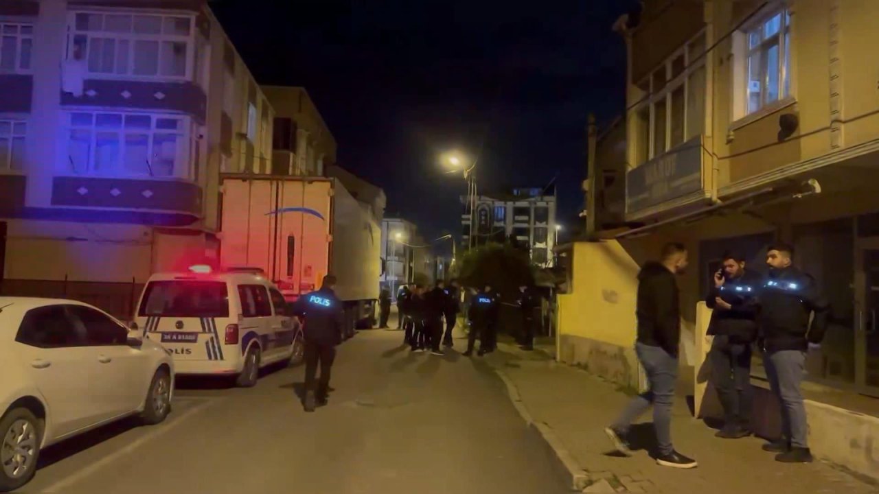 Arnavutköy'de Alacak Verecek Tartışmasında Silahlar Kullanıldı: 1 Yaralı