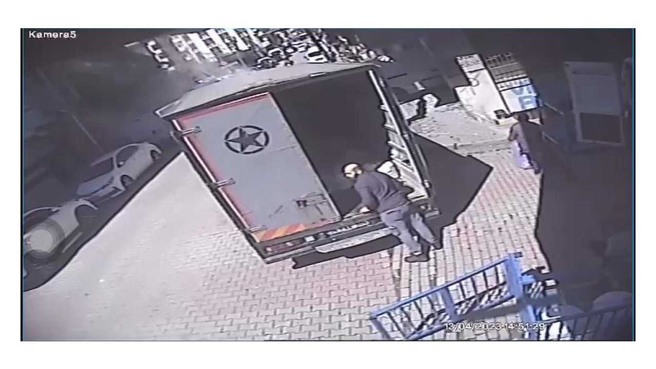 Güngören ‘deki 5 Katlı Binanın Çökme Anının En Net Görüntüsü