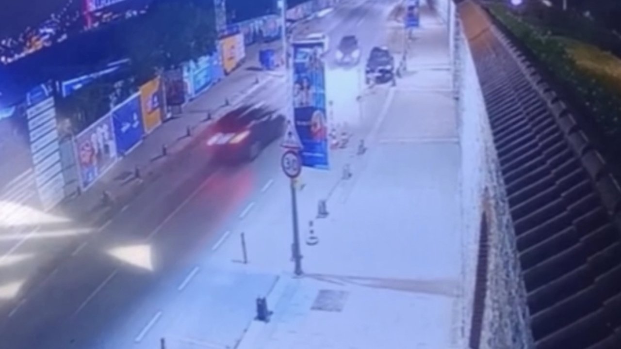 Üsküdar’da Hatalı Sollama Sonucu Yaşanan Kaza Kamerada