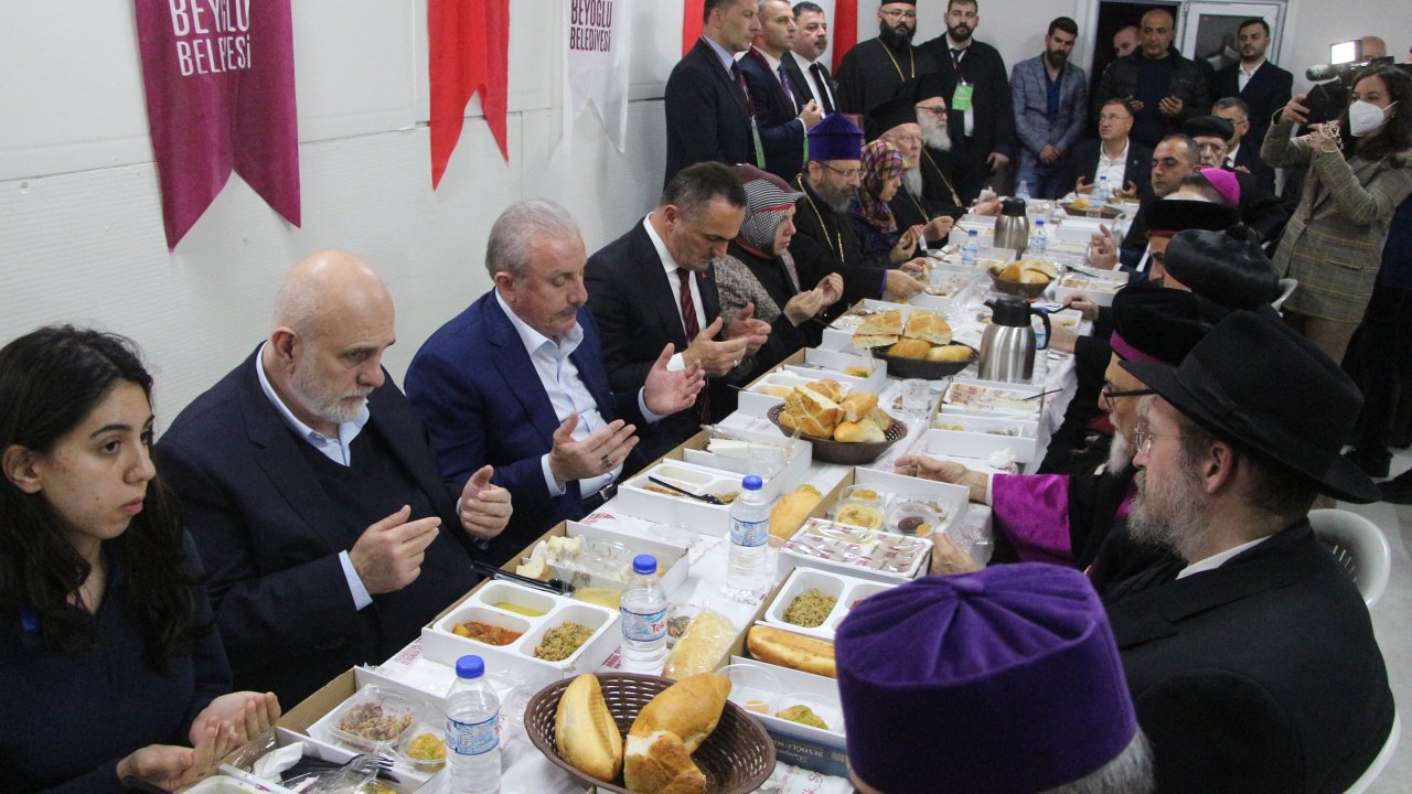 Semavi 3 Dinin Liderleri, Hatay'da Depremzedelerle İftar Yaptı