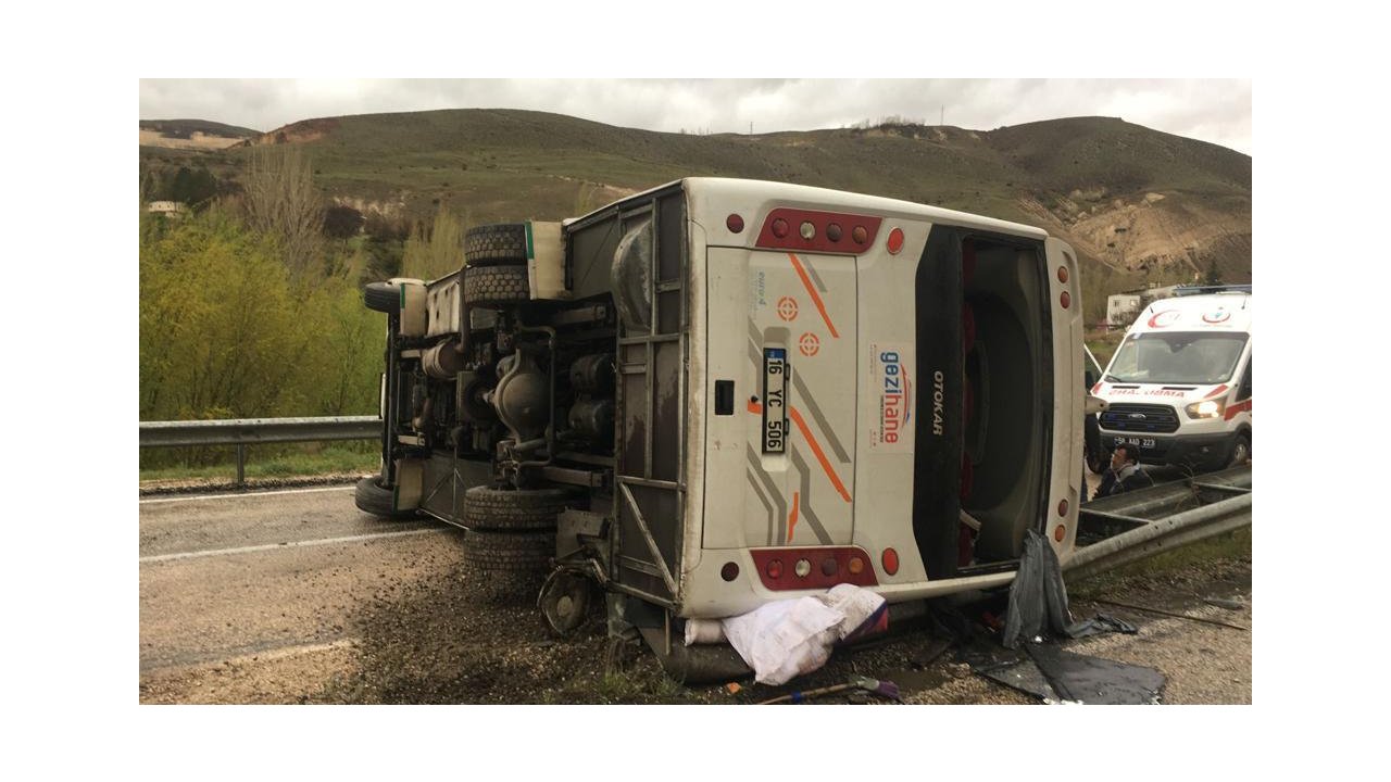 Sivas’ta Midibüs Devrildi: 10 Yaralı