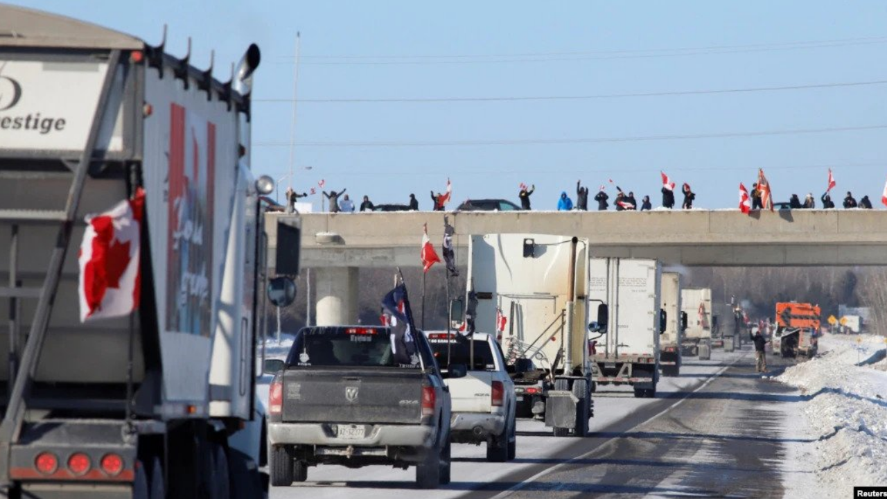 Kanadalı kamyoncular, yolları kapatarak ve Ottawa'da kaos yaratarak son aşı görevini protesto etti!