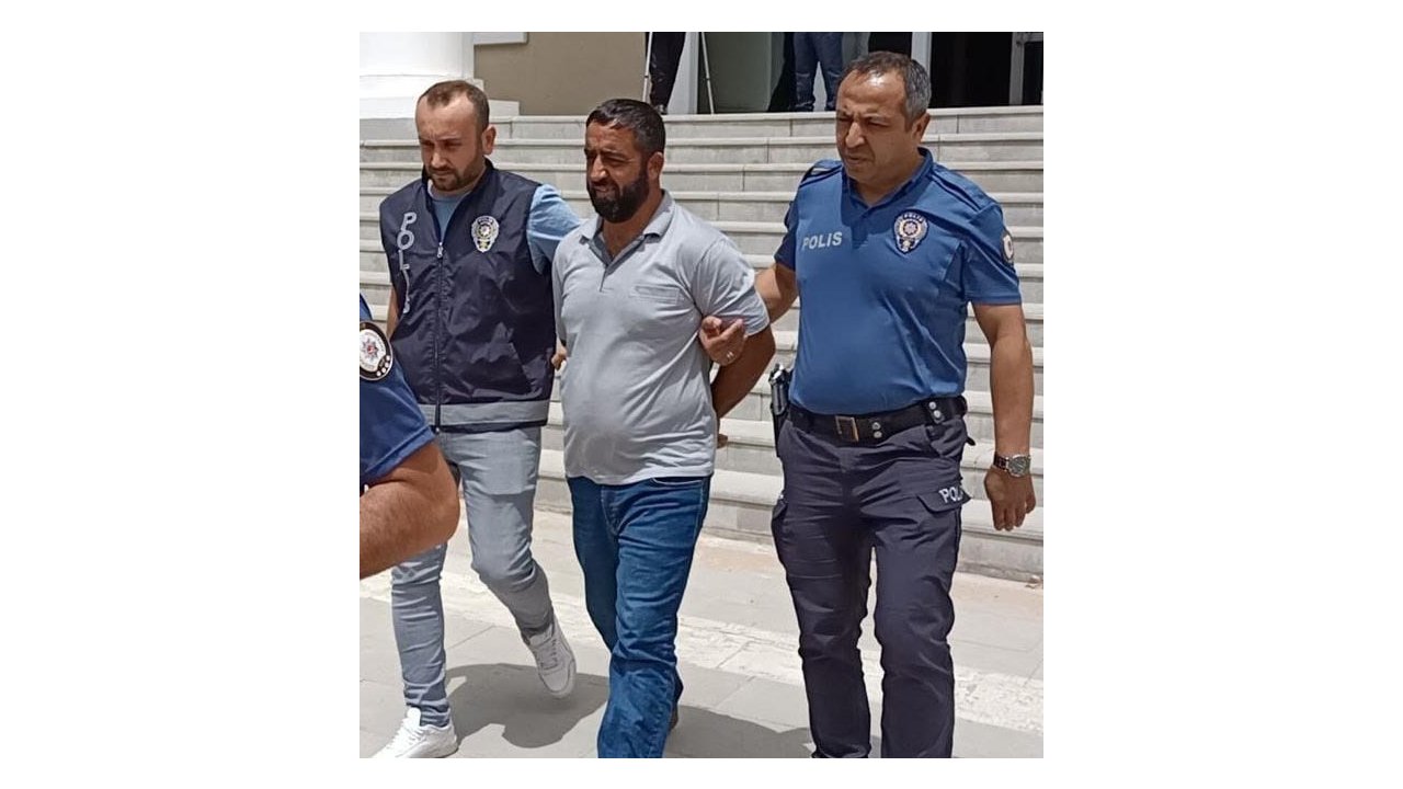 Ablasını, Telefonla Gönderdiği Fotoğraflar İçin Öldürmüş