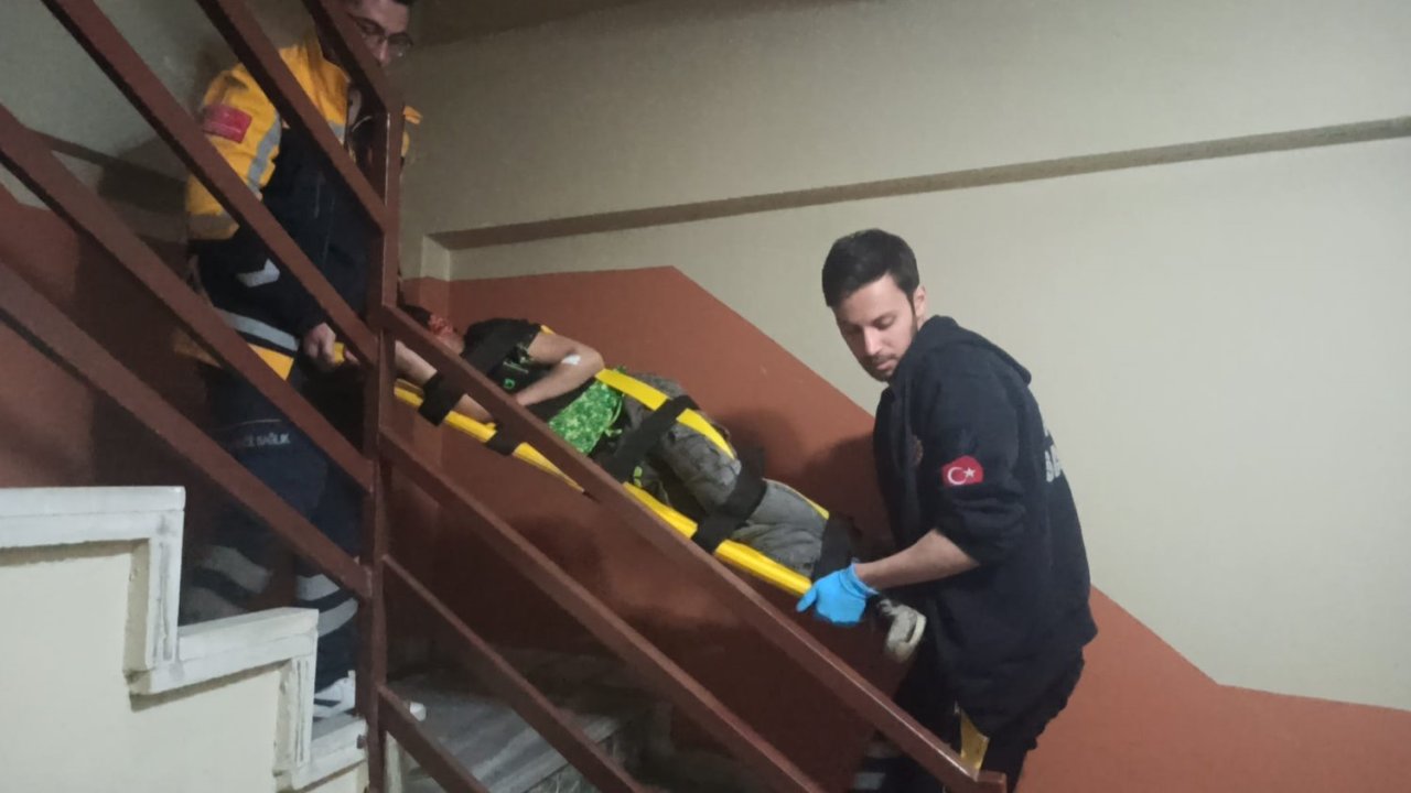 Gezdiği Çatının Çökmesiyle Apartman Boşluğuna Düşen Çocuk Ağır Yaralandı