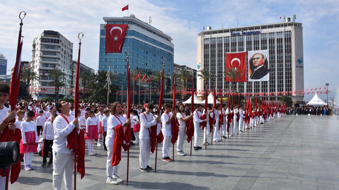 İzmir'de 23 Nisan Coşkuyla Kutlandı