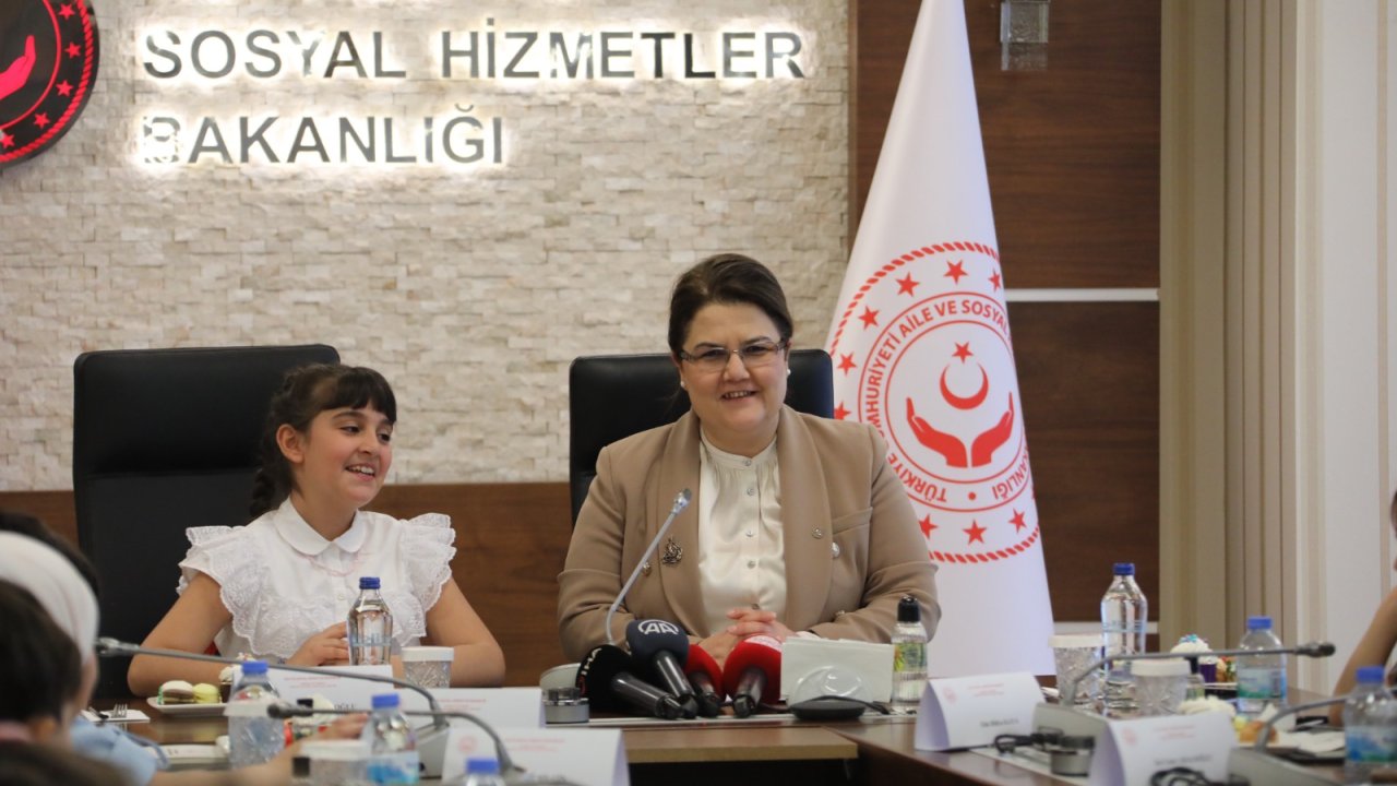 Bakan Yanık, Koltuğunu Depremzede Havva'ya Devretti