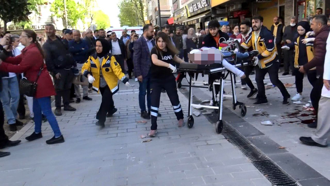 Avcılar’da Binadan Düşen Beton Parçası Yoldan Geçen Kadının Üzerine Düştü