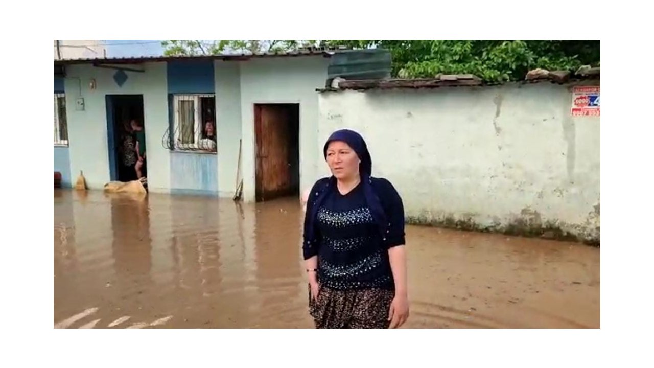 Kozan'da Sağanak Ve Dolu Günlük Yaşamı Olumsuz Etkiledi