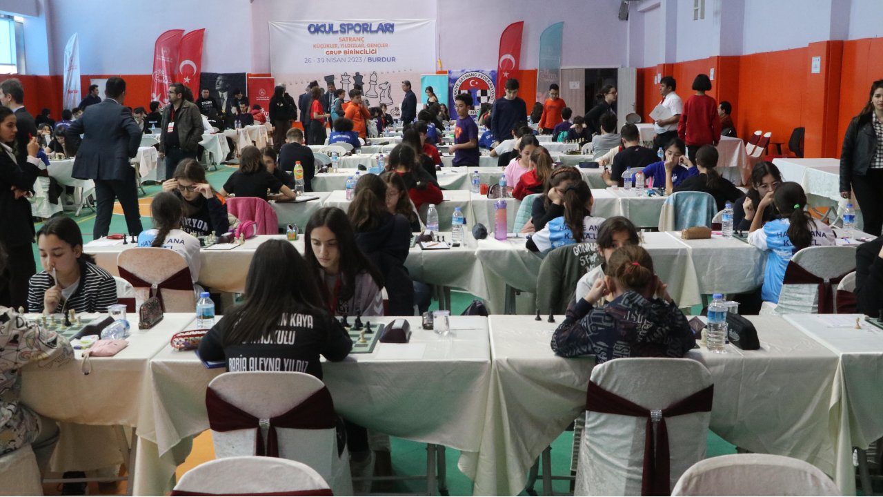 Burdur'da Satranç Grup Turnuvası Başladı