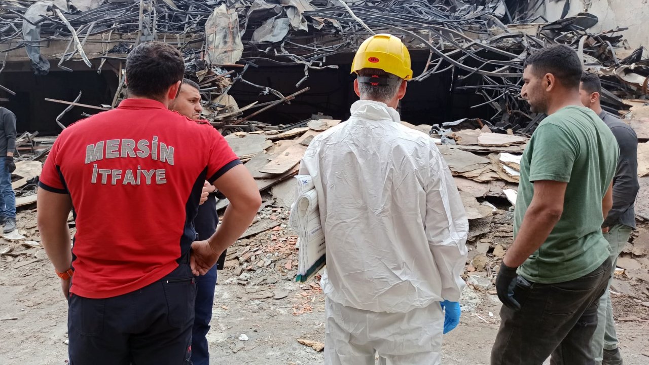 Mersin'deki Atölye Yangınında, 8 Gün Sonra Kayıp İşçiye Ait Kemikler Bulundu