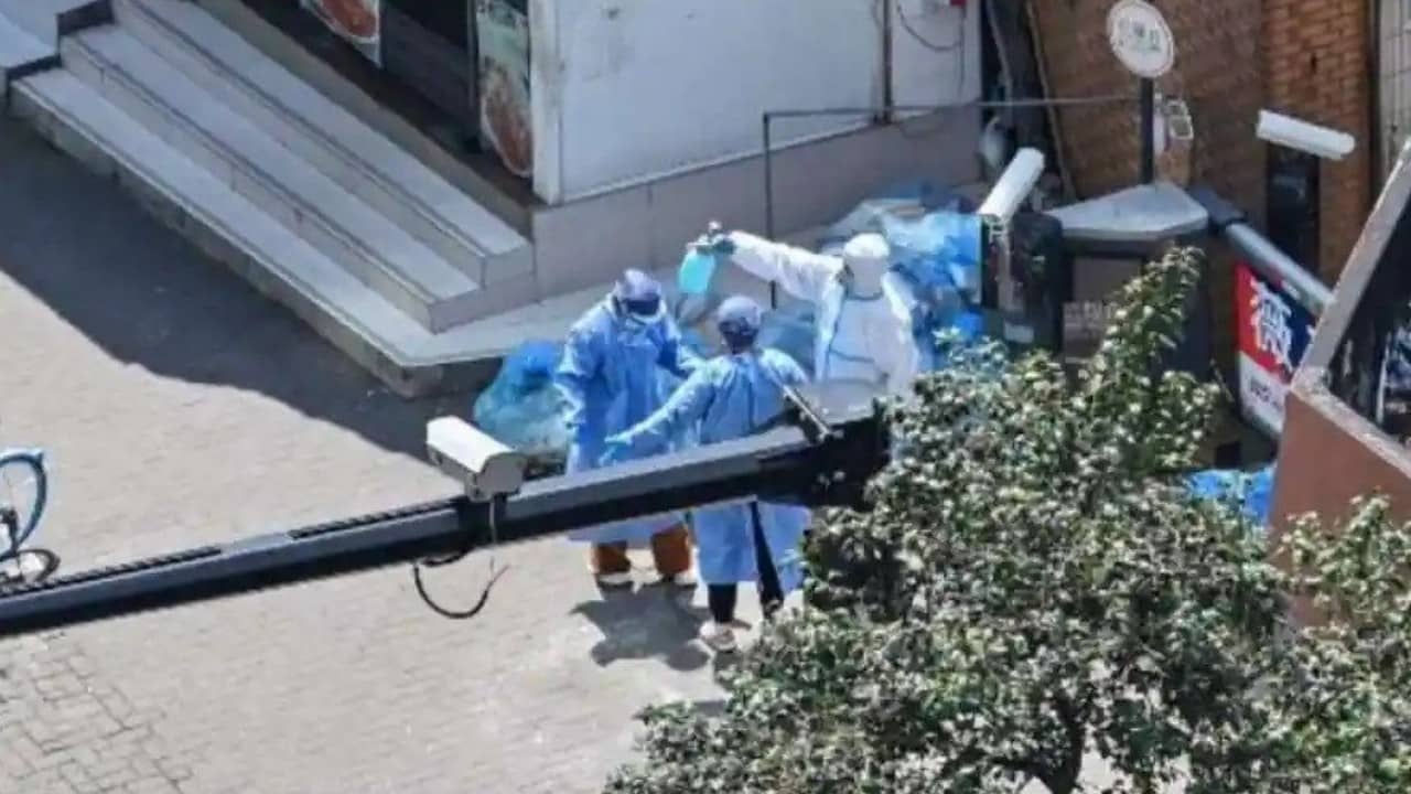 Şangay, COVID politikası kapsamında çocukların ayrılmasını kolaylaştırıyor ancak karantinayı uzatıyor