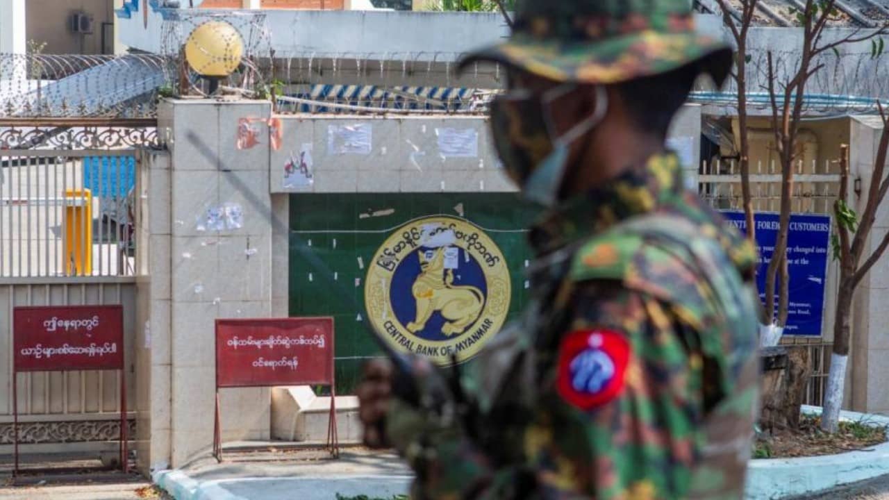 Cunta tarafından atanan Myanmar merkez bankası yardımcısı kafadan vuruldu