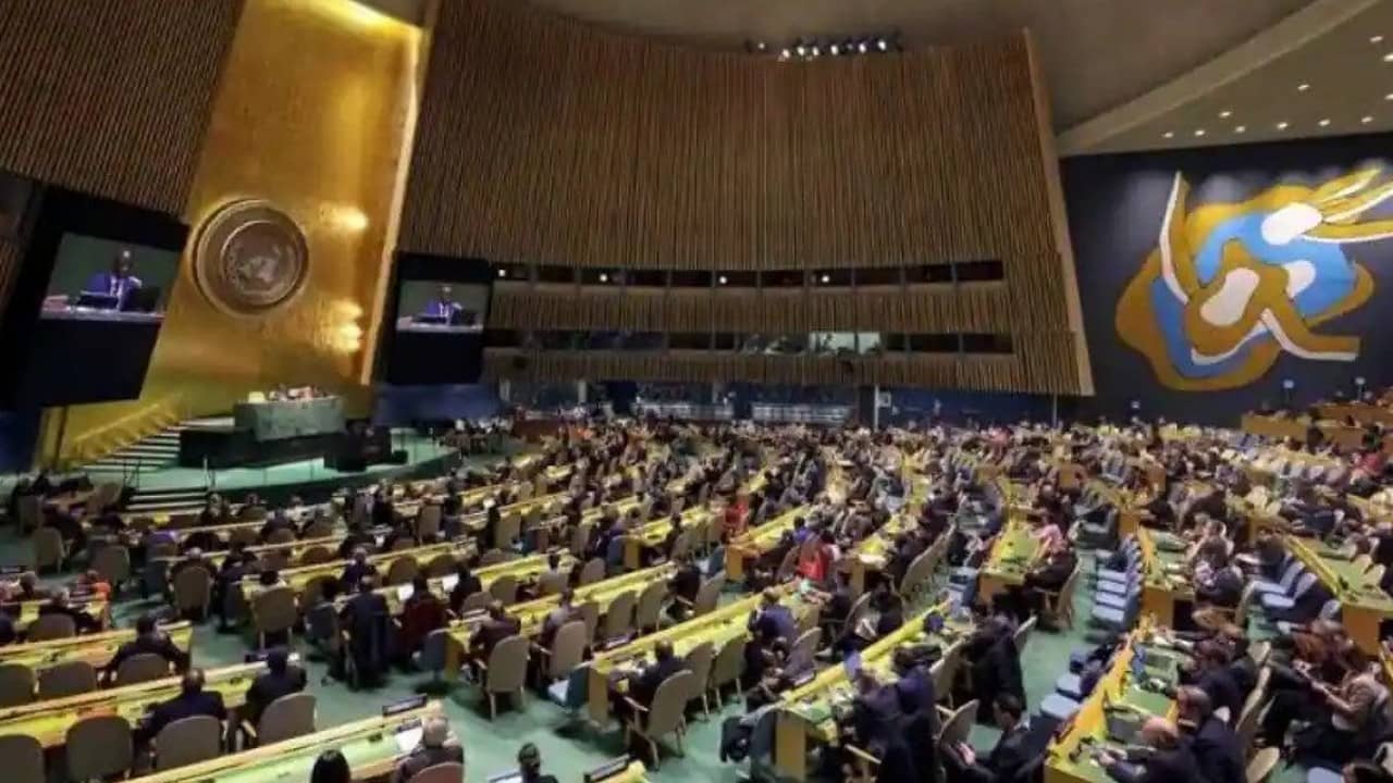 Ukrayna savaşındaki ihlal raporları üzerine, UNGA Rusya'yı insan hakları kuruluşundan askıya aldı