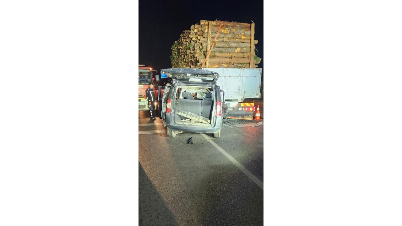 Kırmızı Işıkta Duran Kamyona Çarpan Aracın Sürücüsü Öldü