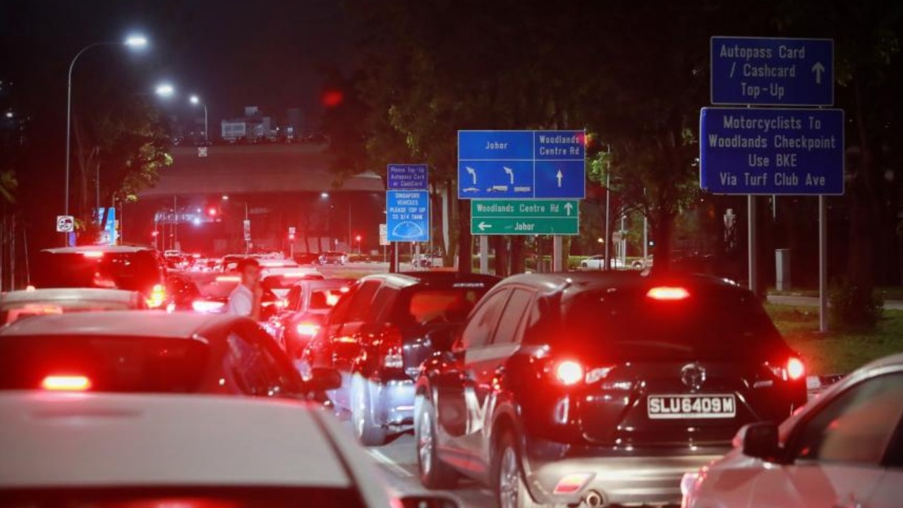 Johor trafik polisi, uzun tatil hafta sonu öncesinde Singapur ziyaretçileri için hazırlanıyor
