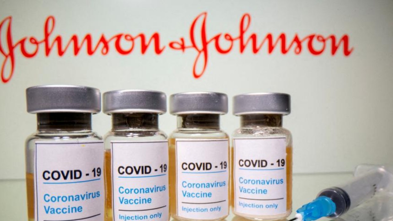 ABD, Johnson & Johnson'ın Covid-19 aşısının kan pıhtısı riskleri üzerindeki kullanımını sınırlandırıyor