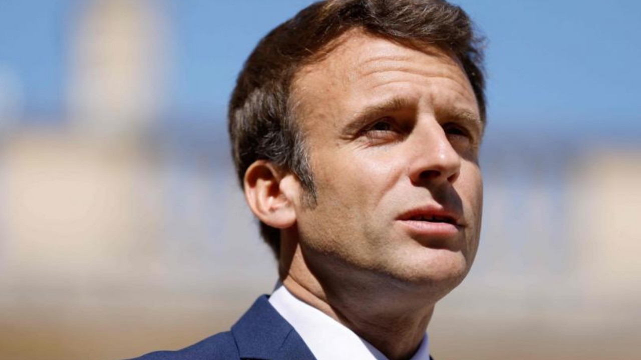 Macron, ikinci döneme zorluklarla başladı