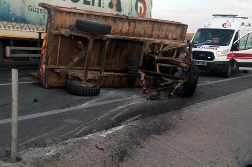 Konya'nın Kadınhanı İlçesinde Otobüs ve Traktör Çarpışması: 8 Yaralı